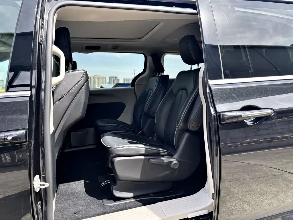 Chrysler Grand Voyager PHEV (Import)