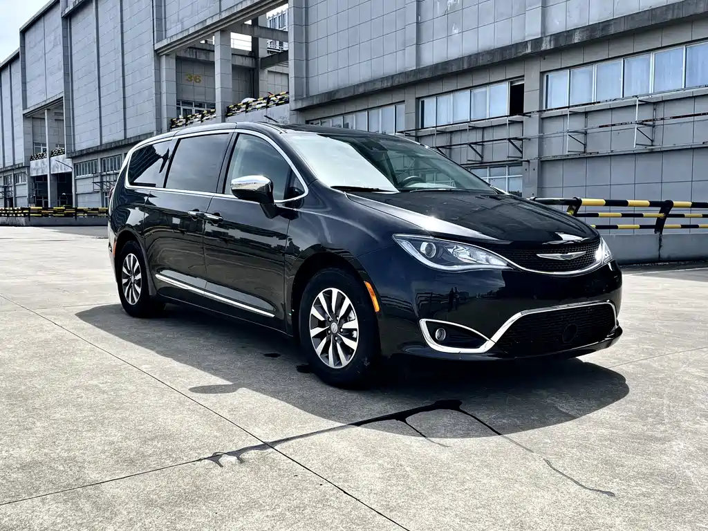 Chrysler Grand Voyager PHEV (Import)