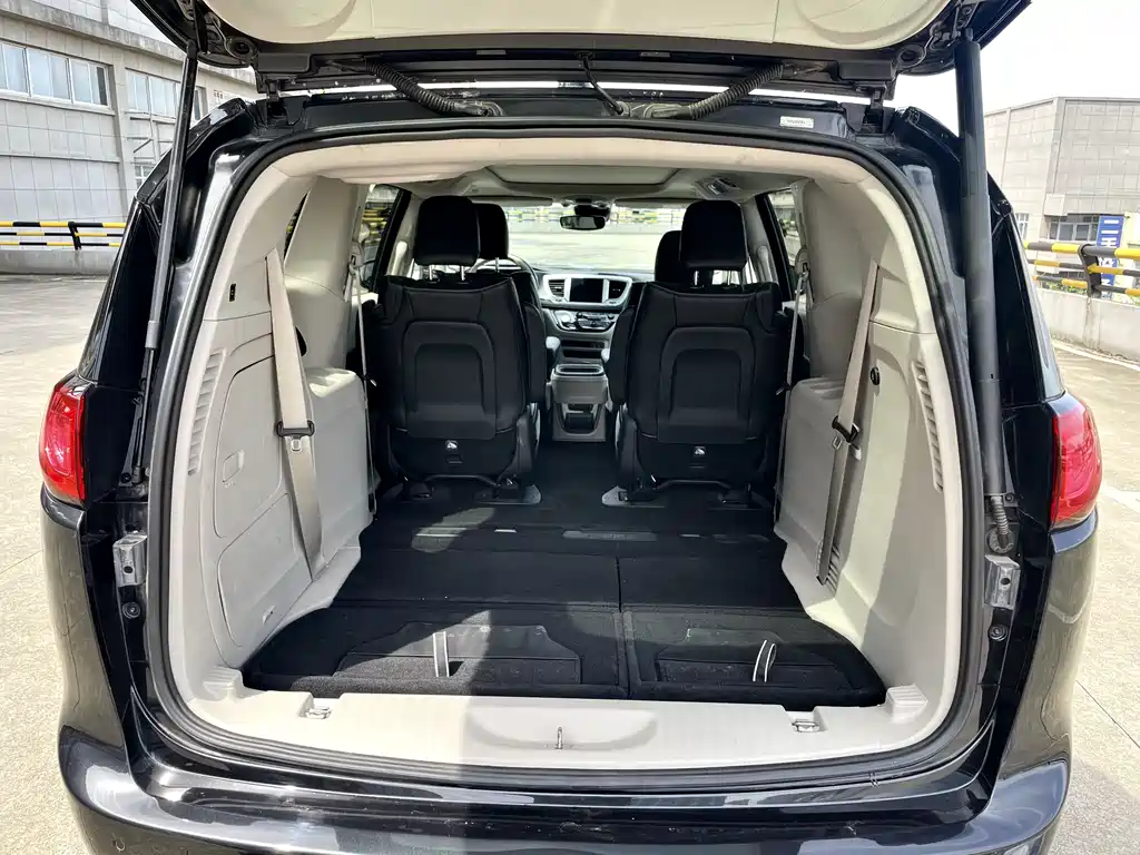 Chrysler Grand Voyager PHEV (Import)
