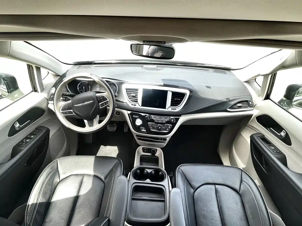 Chrysler Grand Voyager PHEV (Import)