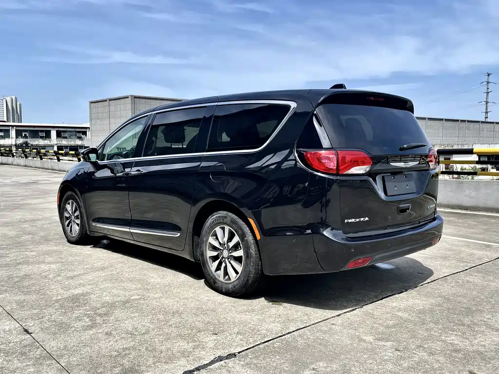 Chrysler Grand Voyager PHEV (Import)