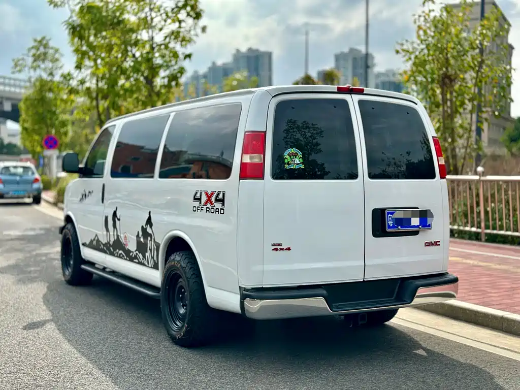 GMC Savana