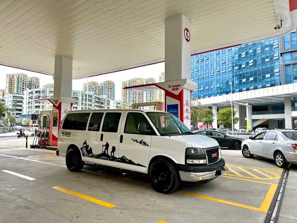 GMC Savana