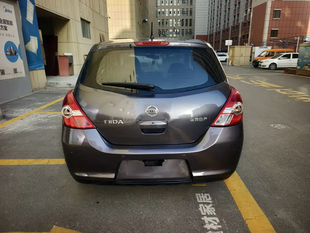 Nissan Tiida