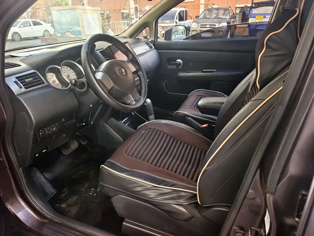 Nissan Tiida