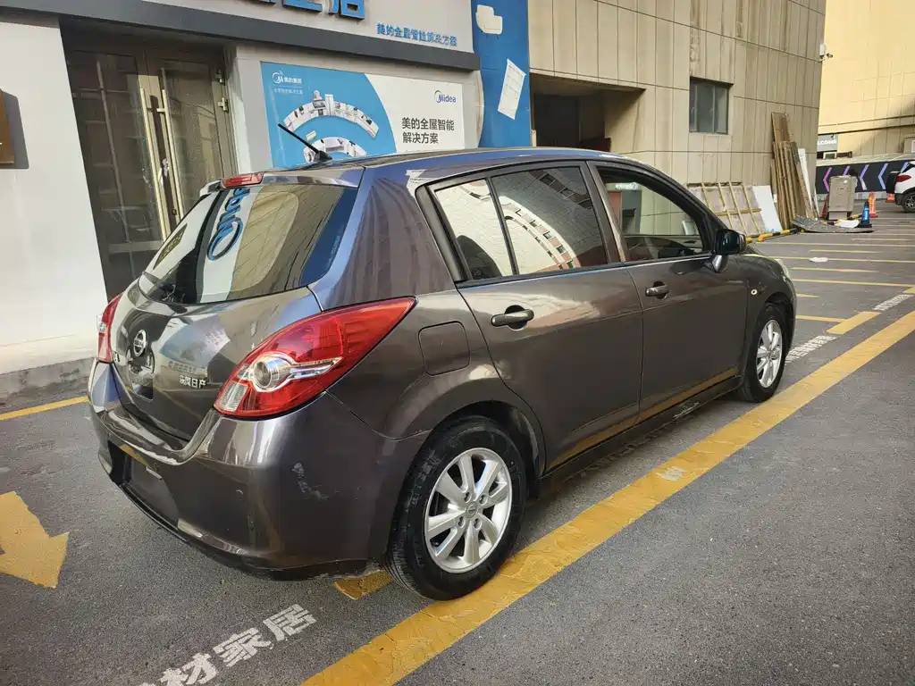 Nissan Tiida