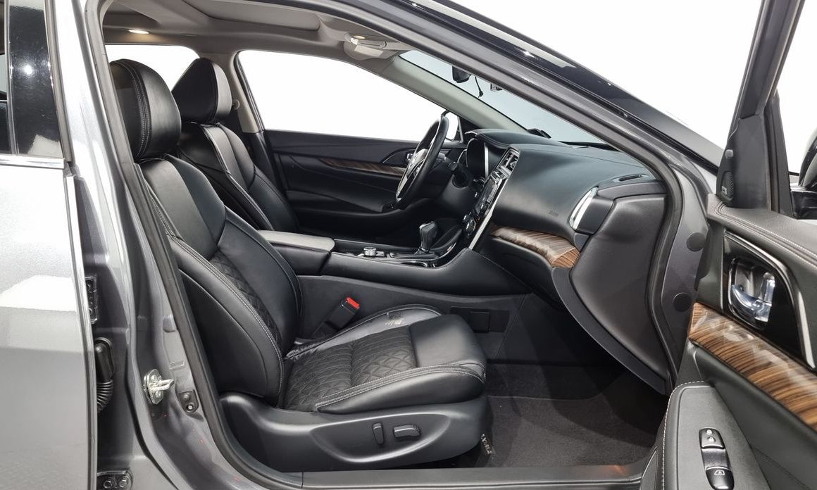 Nissan Maxima