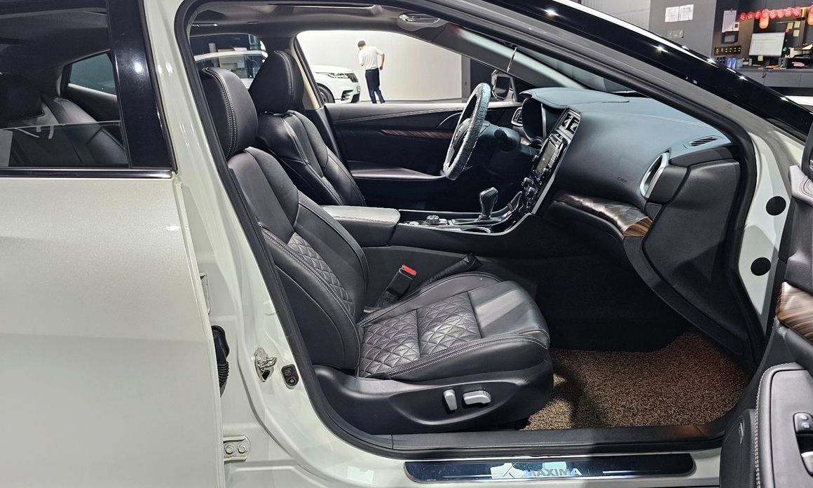 Nissan Maxima