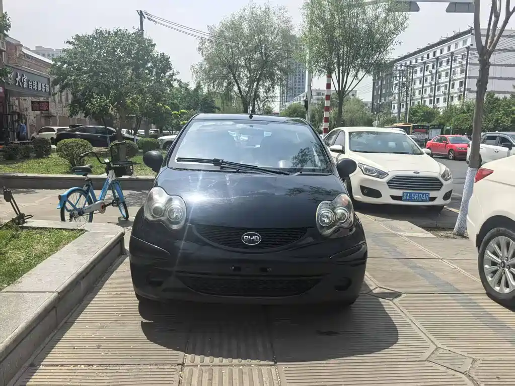 BYD F0