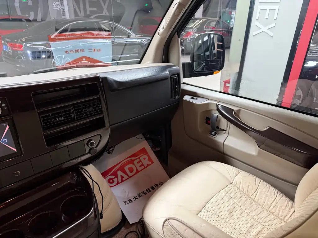 GMC Savana