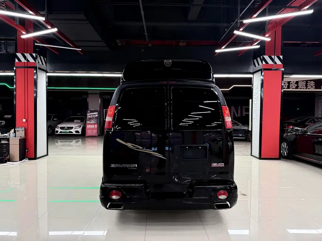 GMC Savana