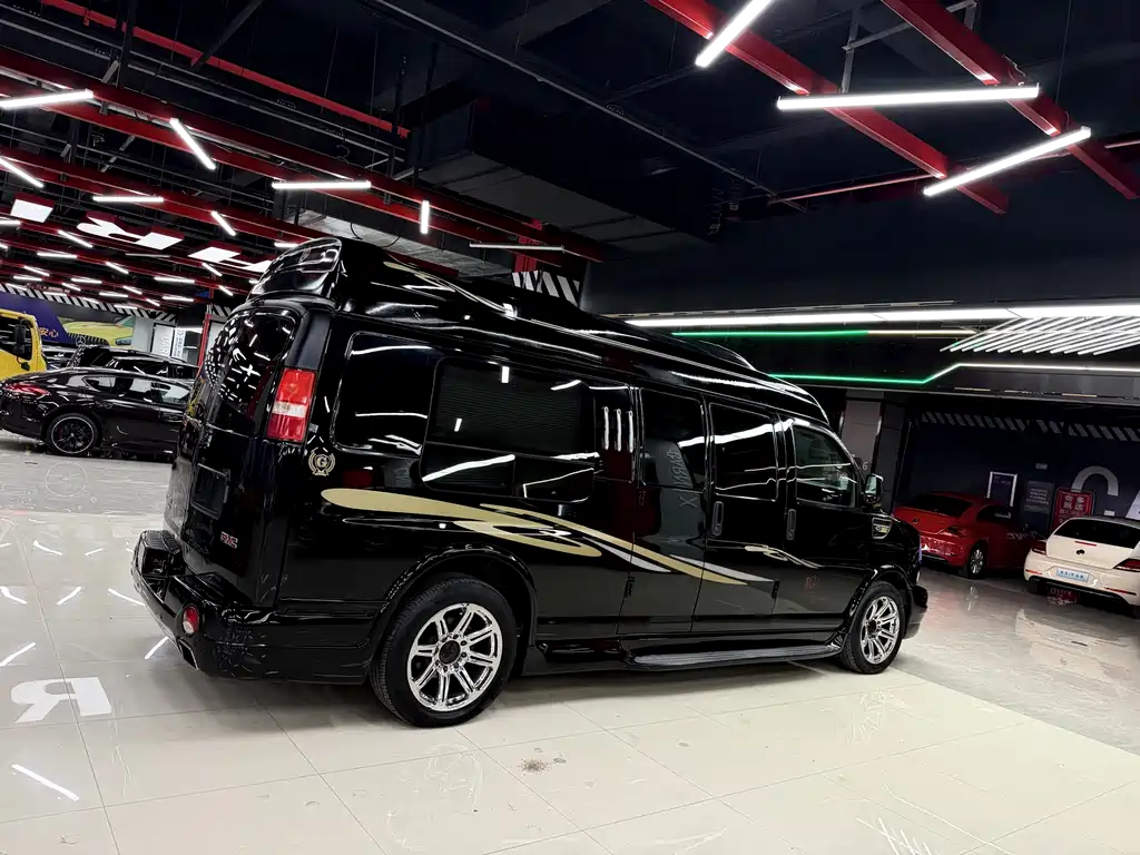 GMC Savana