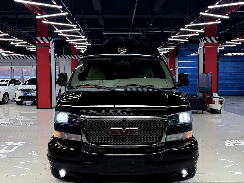 GMC Savana