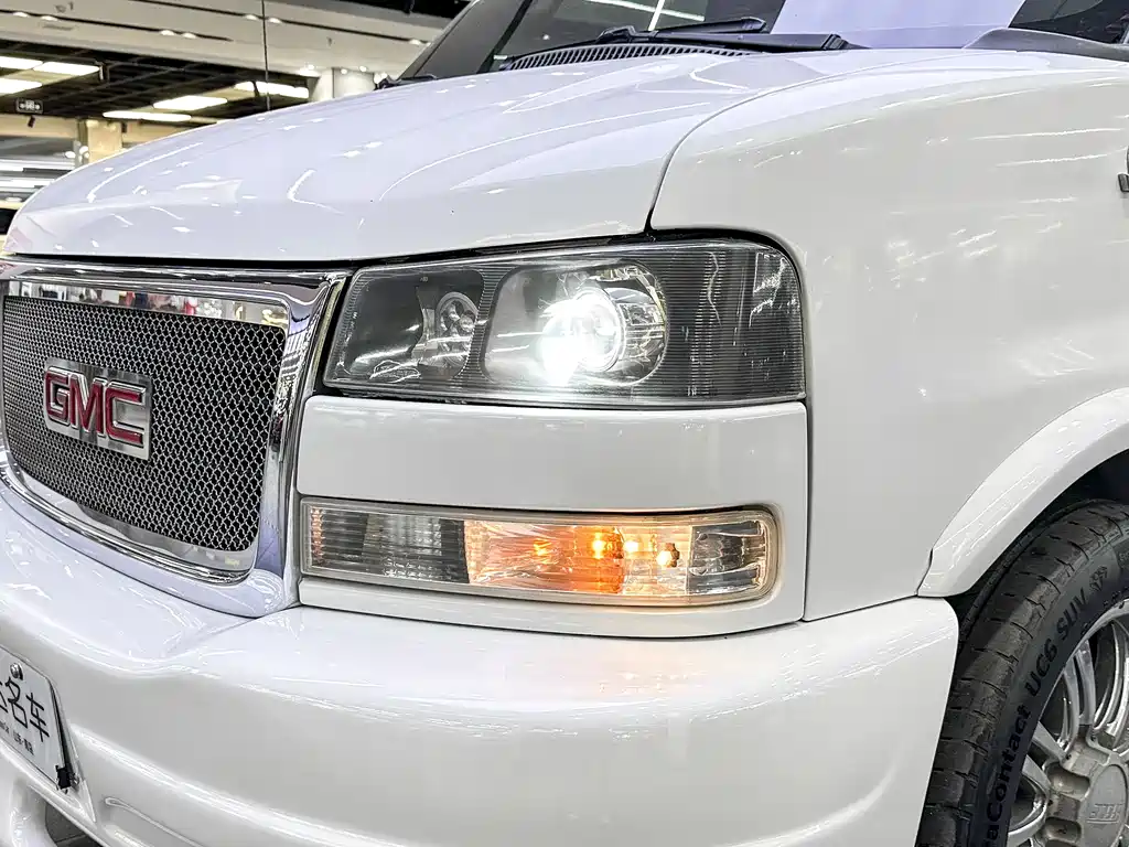 GMC Savana