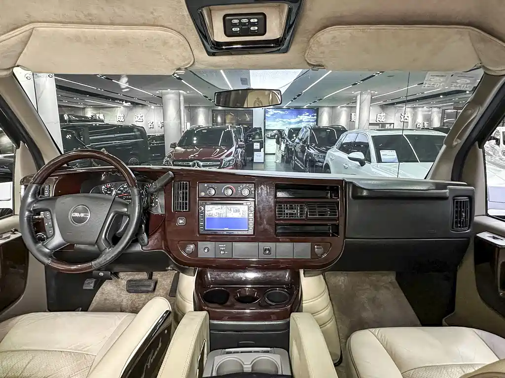 GMC Savana
