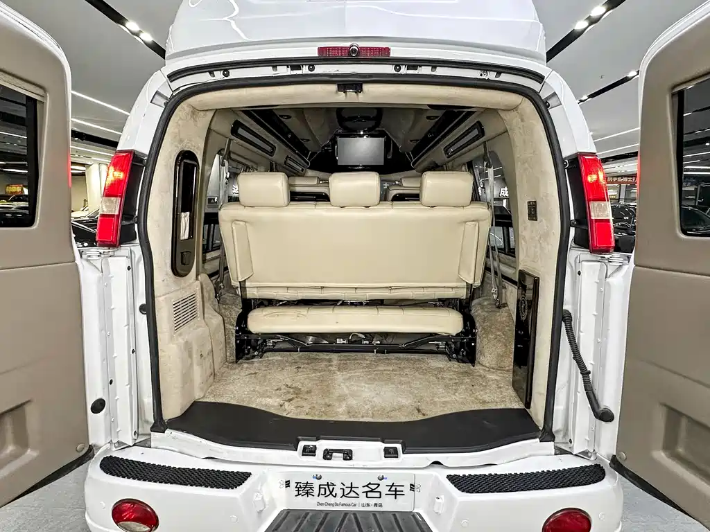 GMC Savana
