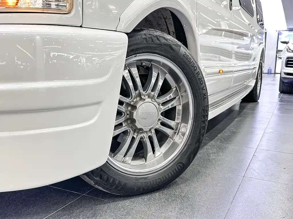 GMC Savana
