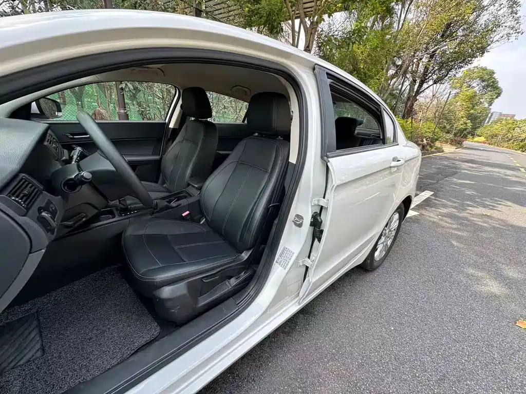Qoros Qoros 3