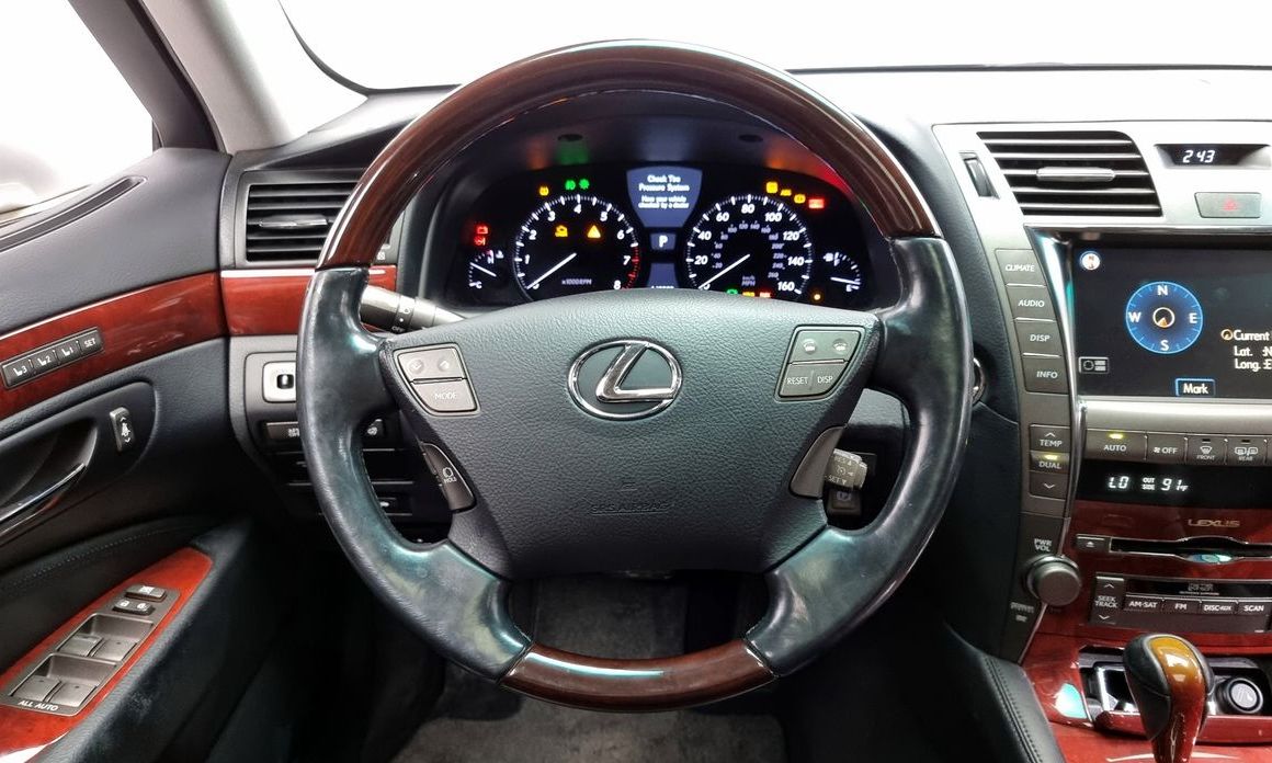 Lexus LS