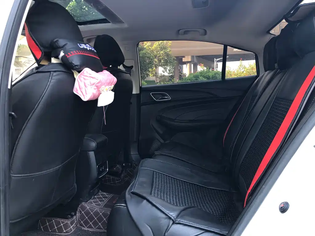 Roewe i5