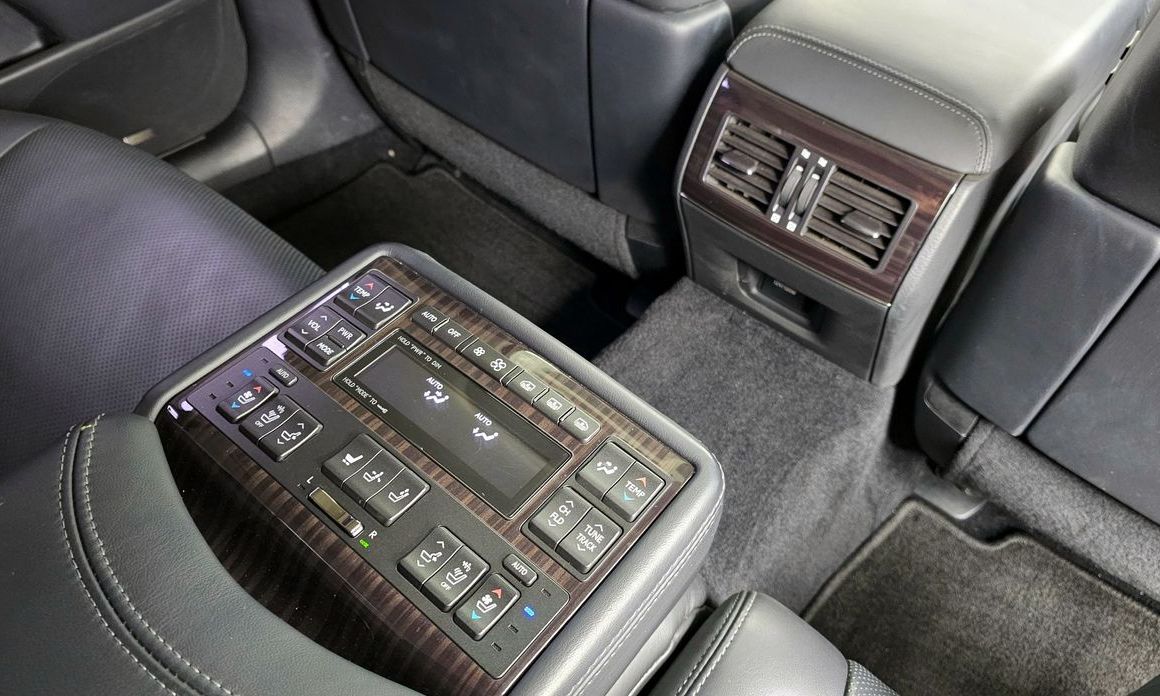 Lexus LS