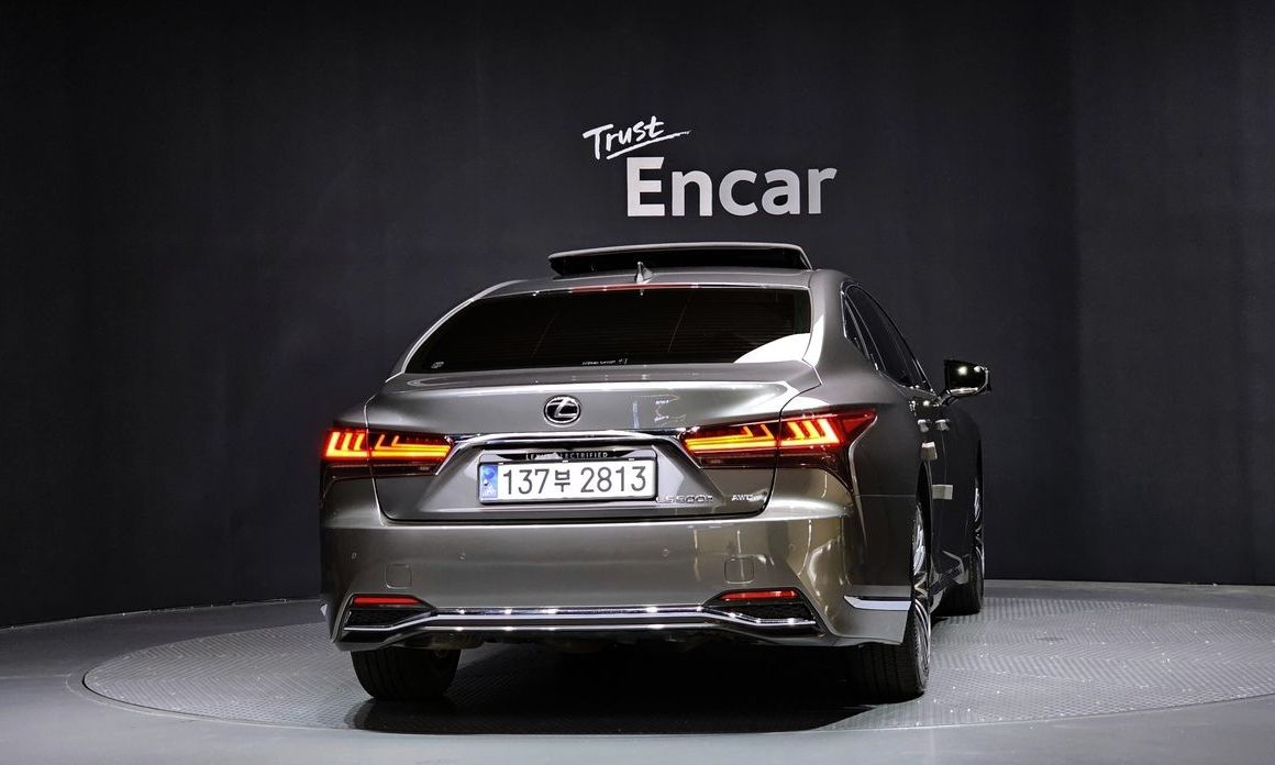 Lexus LS