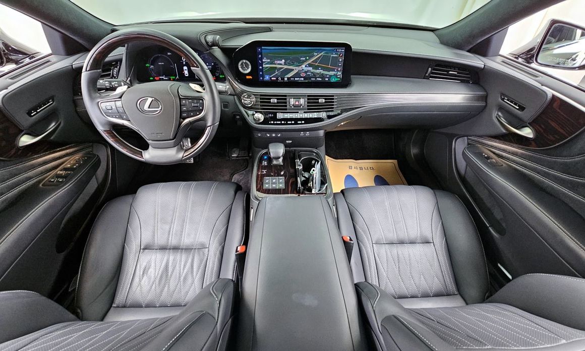 Lexus LS