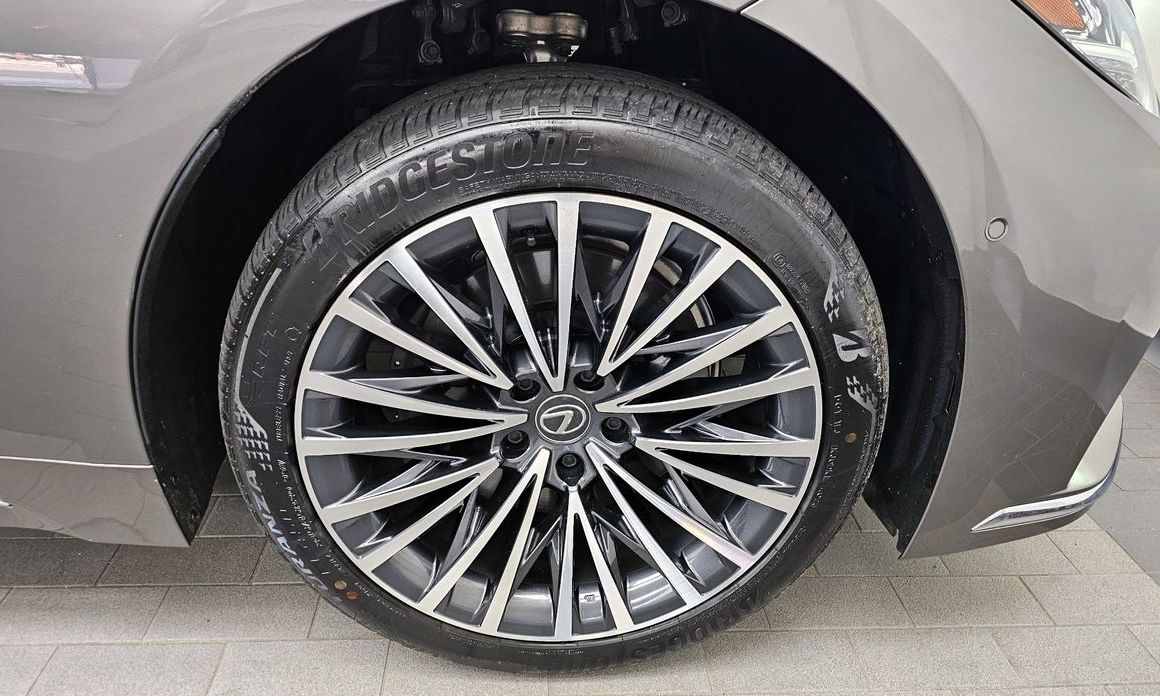 Lexus LS
