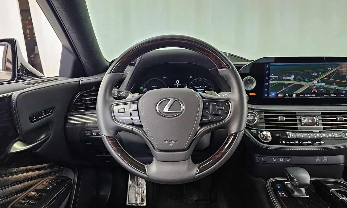 Lexus LS