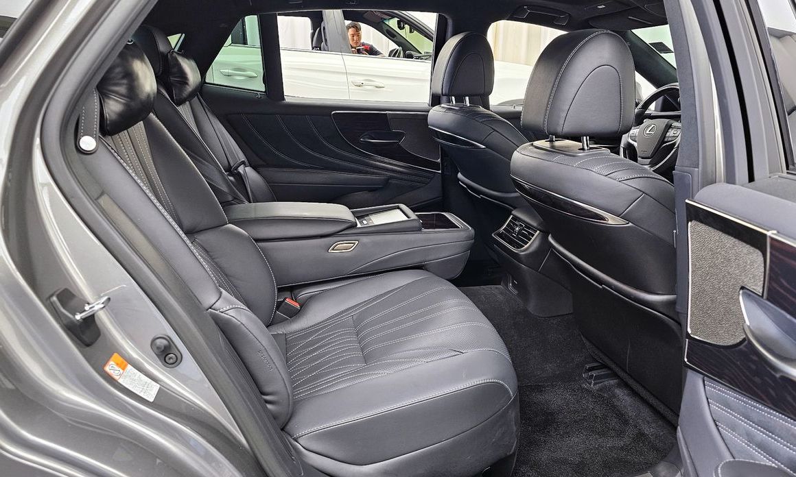 Lexus LS