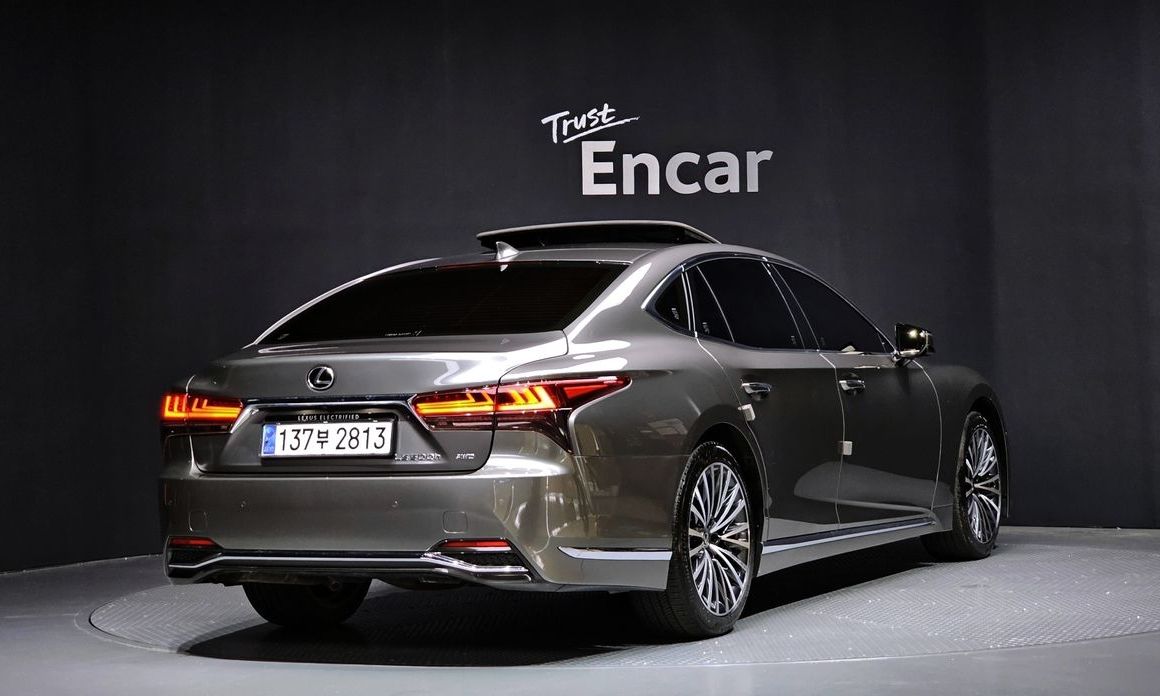 Lexus LS