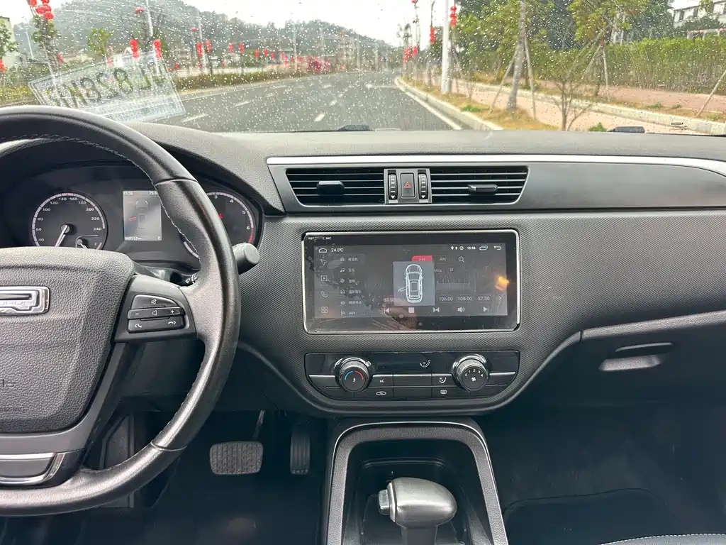 Qoros Qoros 5