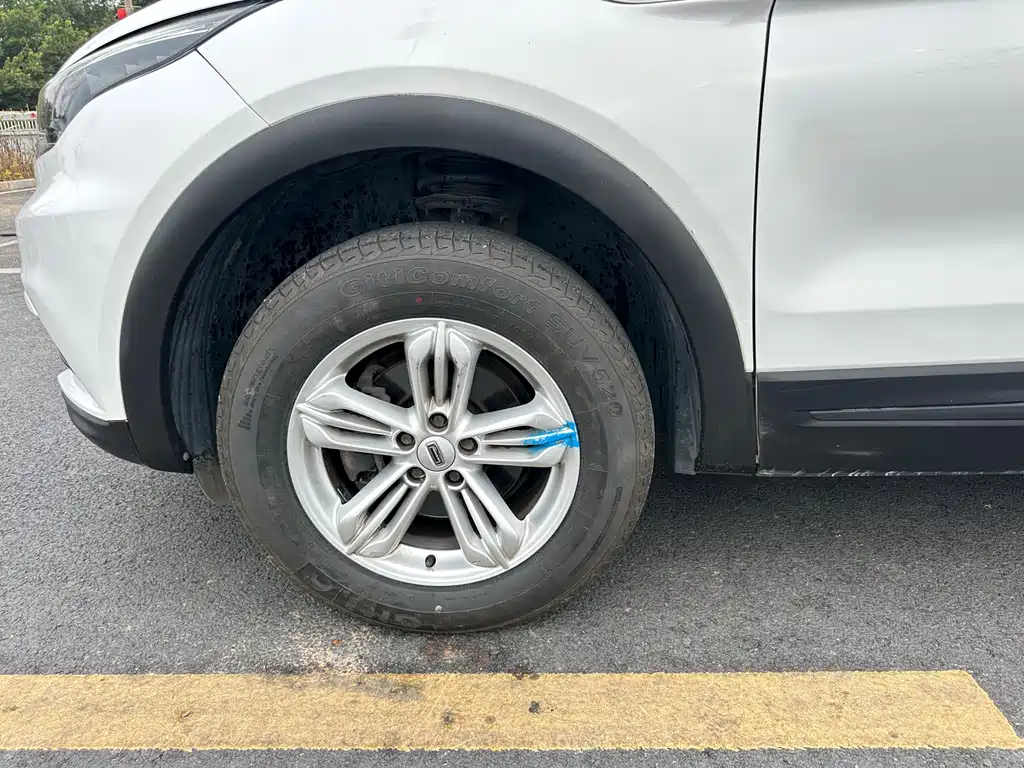 Qoros Qoros 5