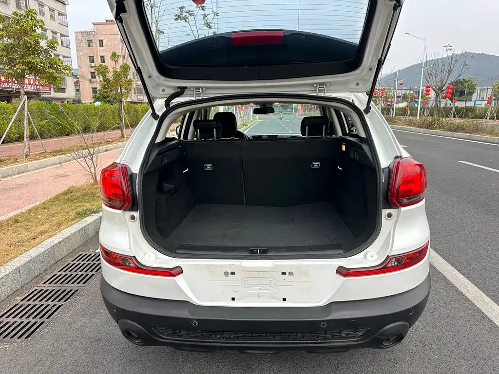 Qoros Qoros 5