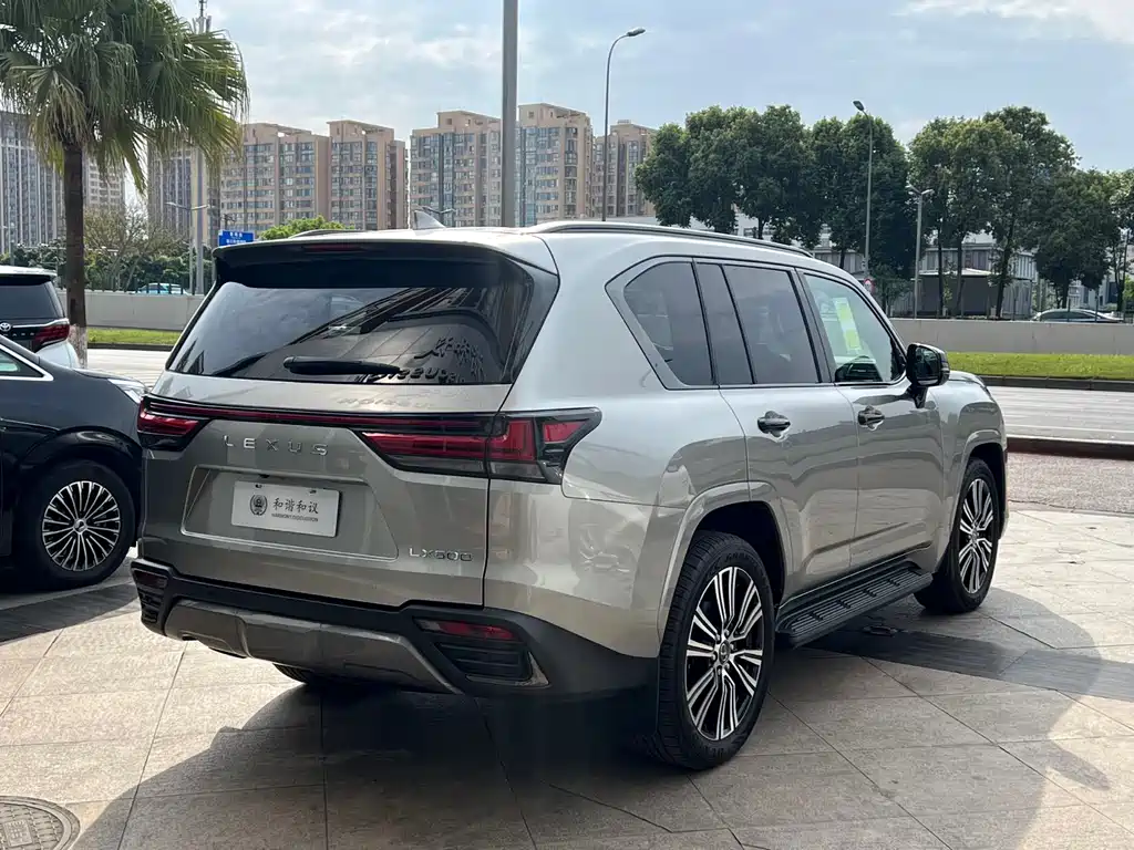 Lexus LX