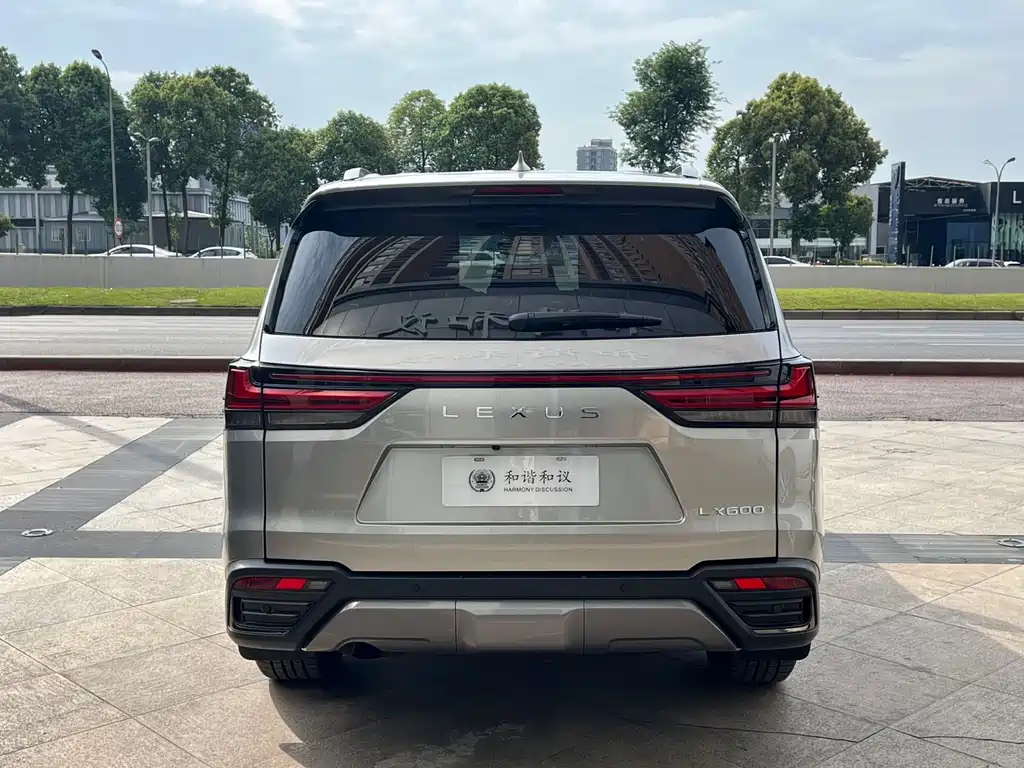 Lexus LX