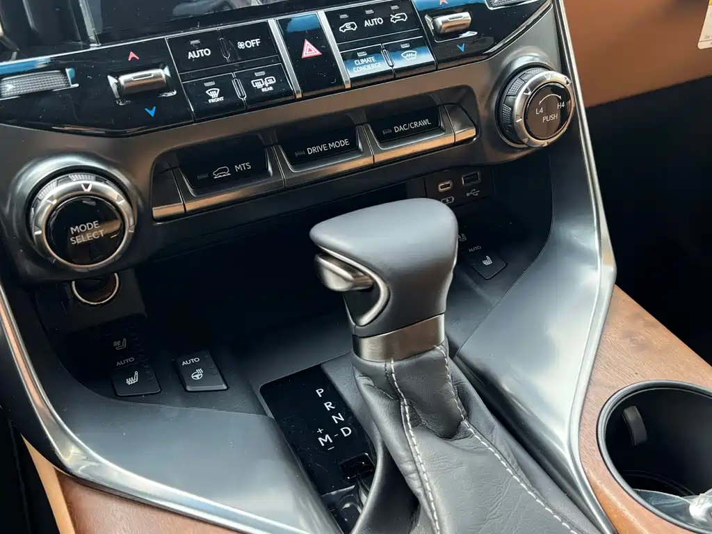 Lexus LX