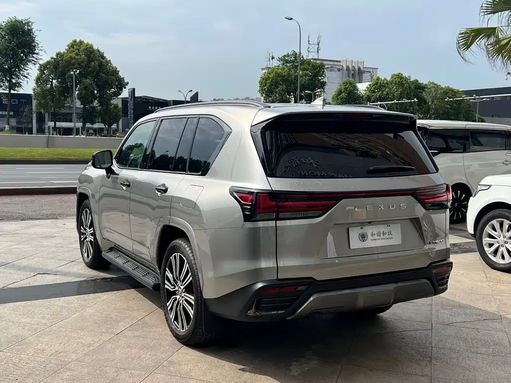 Lexus LX