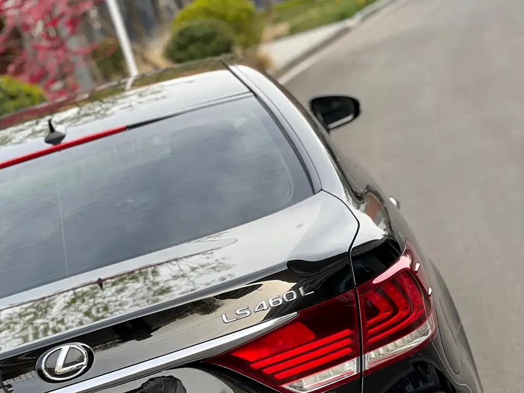 Lexus LS