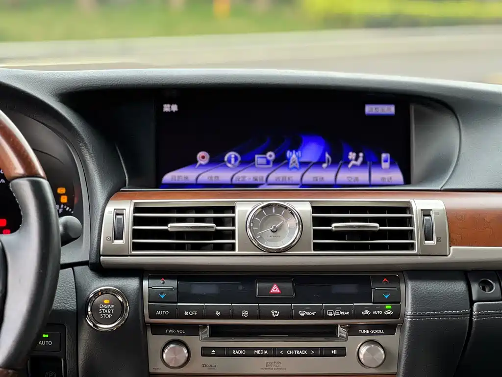 Lexus LS