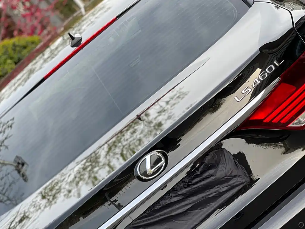 Lexus LS