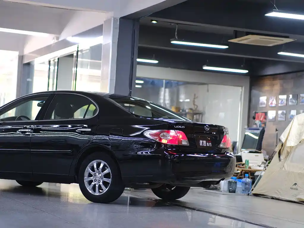 Lexus ES