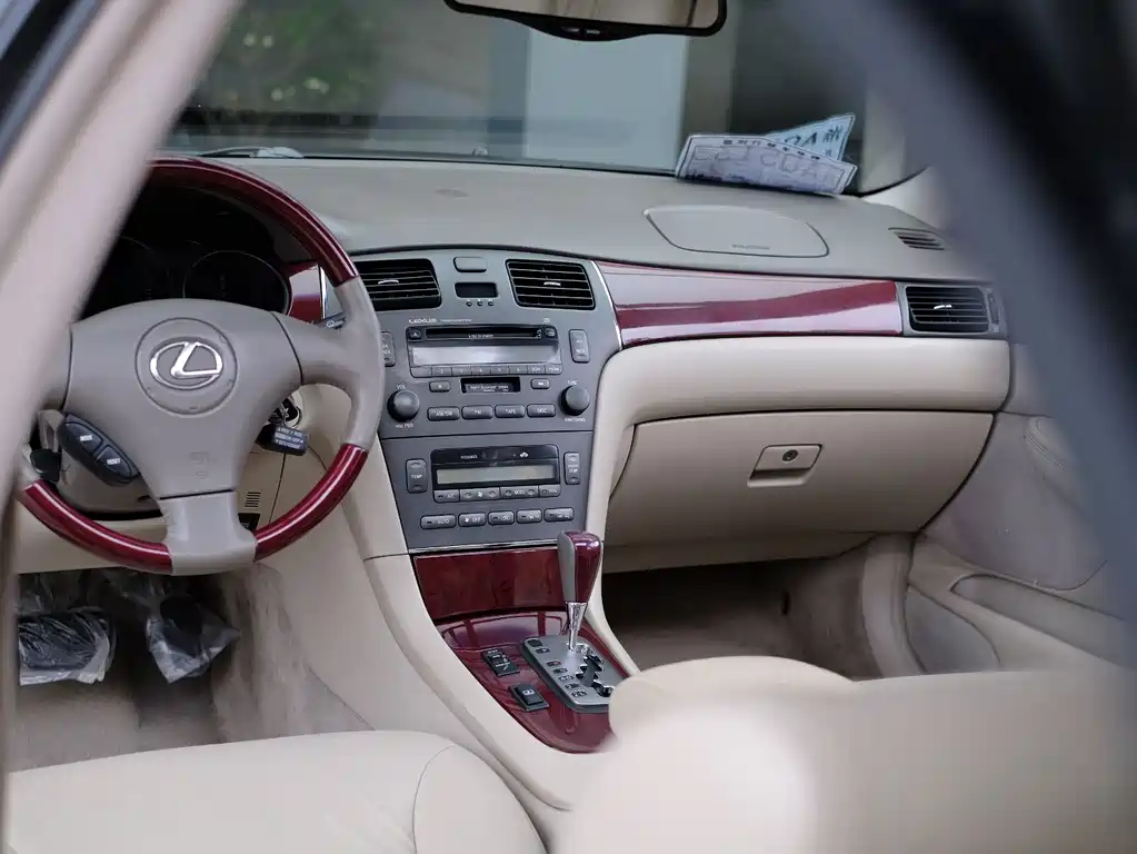 Lexus ES