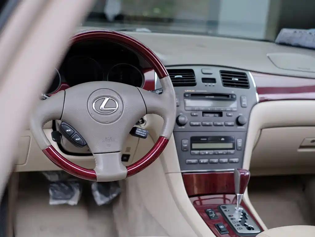 Lexus ES