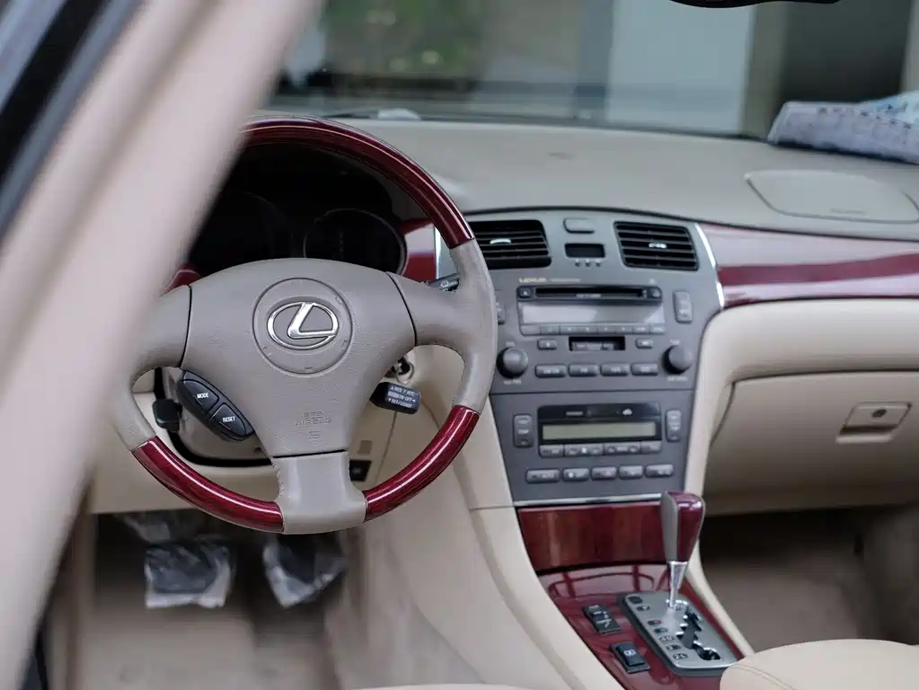 Lexus ES