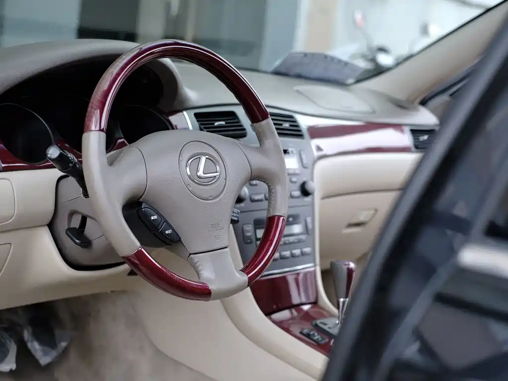 Lexus ES