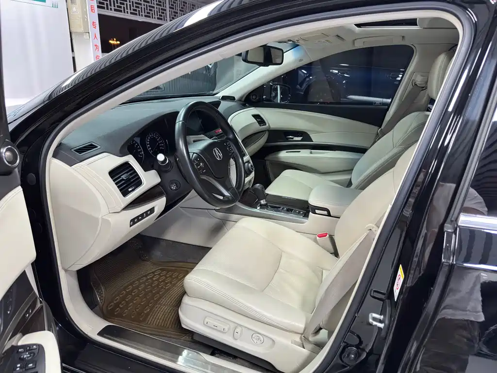 Acura RLX