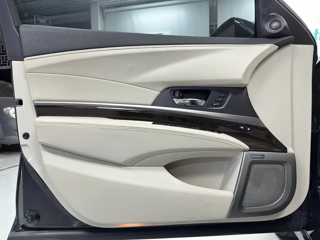 Acura RLX