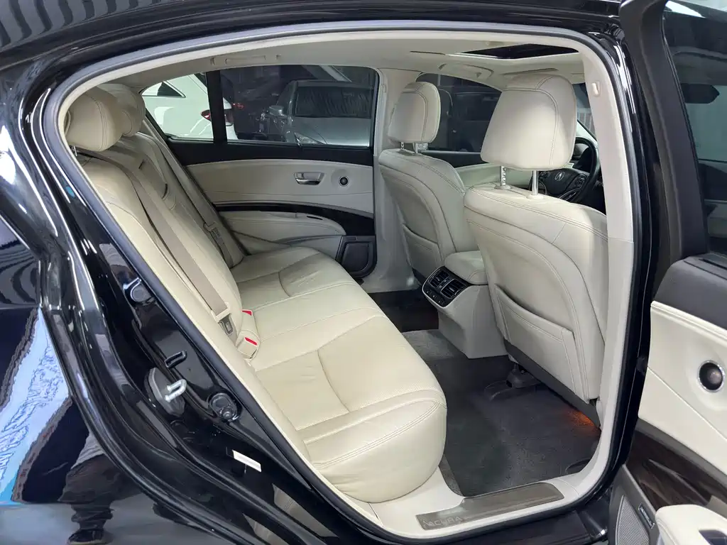 Acura RLX