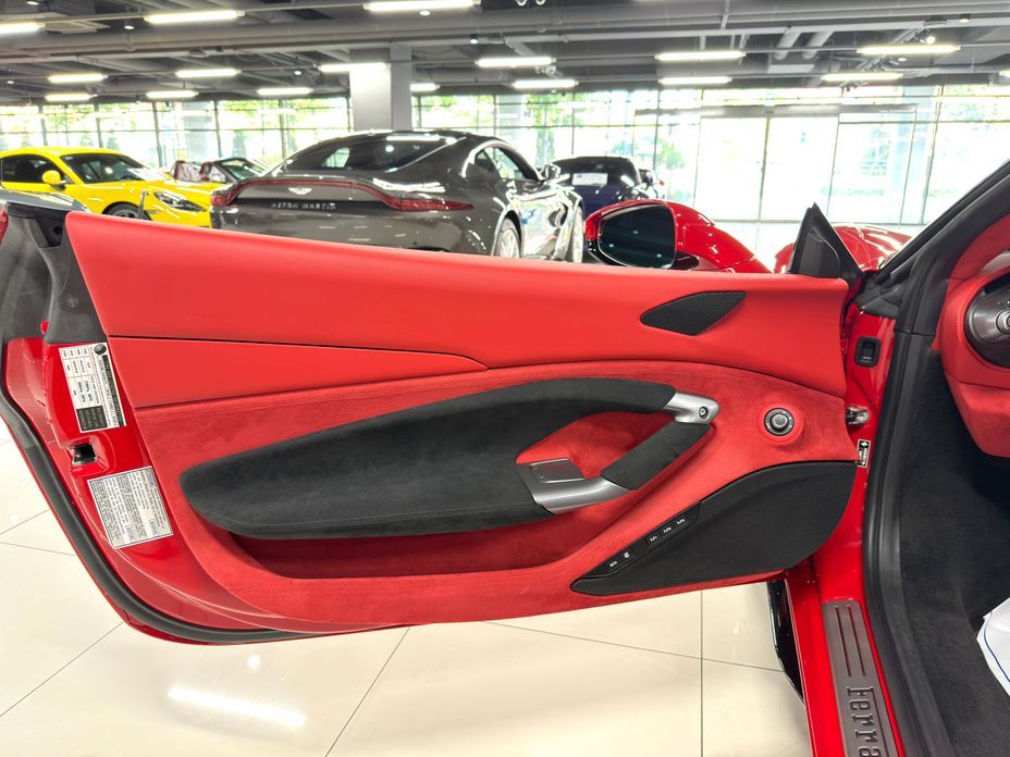 Ferrari F8